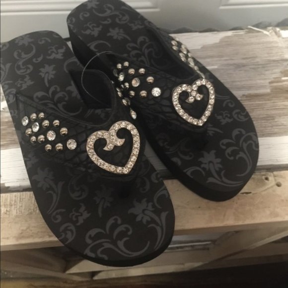 Shoes - NWT Black Flip Flops